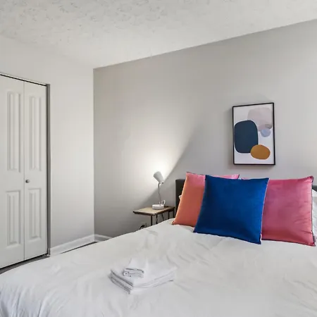 Cozy & Spacious 2 Bedroom 2 Bathroom